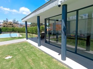 CASA 3 DORMITORIOS POR ESTRENAR EN TUMBACO 286 M²