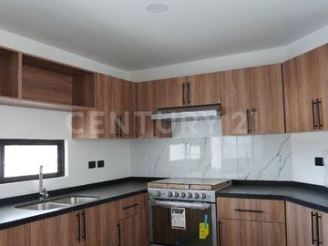 Se Vende Casa En Fraccionamiento Tirzotla