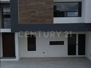 Se Vende Casa En Fraccionamiento Tirzotla