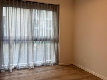 ALQUILER DEPAMPA - Departamento 2 ambientes AMOBLADO CON ESCRITORIO y cochera - Seg 24 hs