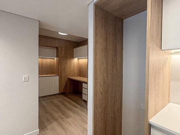 ALQUILER DEPAMPA - Departamento 2 ambientes AMOBLADO CON ESCRITORIO y cochera - Seg 24 hs