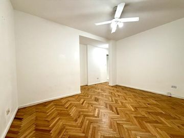 Dos ambientes en alquiler en Recoleta. Totalmente reciclado a re estrenar. Apto profesional