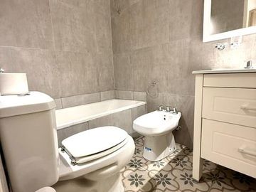 Dos ambientes en alquiler en Recoleta. Totalmente reciclado a re estrenar. Apto profesional
