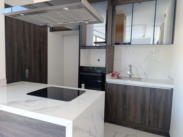 Venta Suite con 1 o 2 parqueaderos y bodega, Gonzalez Suarez