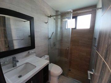Venta Suite con 1 o 2 parqueaderos y bodega, Gonzalez Suarez