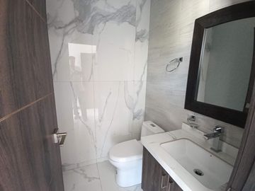 Venta Suite con 1 o 2 parqueaderos y bodega, Gonzalez Suarez