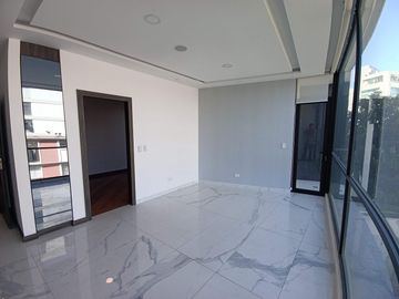 Venta Suite con 1 o 2 parqueaderos y bodega, Gonzalez Suarez