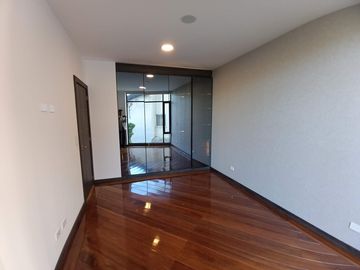 Venta Suite con 1 o 2 parqueaderos y bodega, Gonzalez Suarez