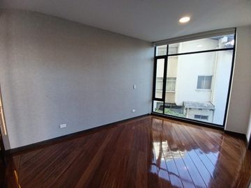 Venta Suite con 1 o 2 parqueaderos y bodega, Gonzalez Suarez