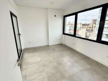 Increíble Oficina Duplex Reciclada a Estrenar