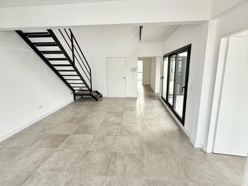 Increíble Oficina Duplex Reciclada a Estrenar