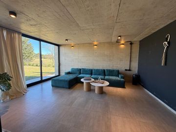 !!EXCLUSIVA CASA EN VALLE DEL GOLF | PILETA | FONDO AL GOLF | TERRENO 1500 M2!!