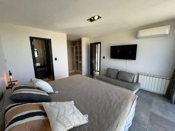 !!EXCLUSIVA CASA EN VALLE DEL GOLF | PILETA | FONDO AL GOLF | TERRENO 1500 M2!!