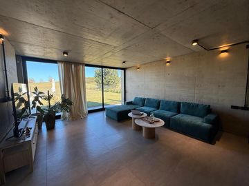 !!EXCLUSIVA CASA EN VALLE DEL GOLF | PILETA | FONDO AL GOLF | TERRENO 1500 M2!!