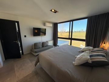 !!EXCLUSIVA CASA EN VALLE DEL GOLF | PILETA | FONDO AL GOLF | TERRENO 1500 M2!!