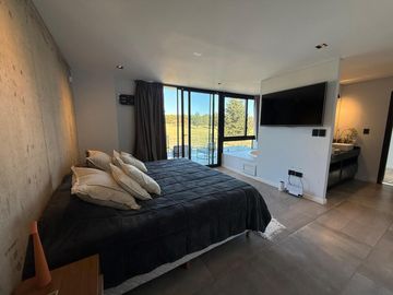 !!EXCLUSIVA CASA EN VALLE DEL GOLF | PILETA | FONDO AL GOLF | TERRENO 1500 M2!!