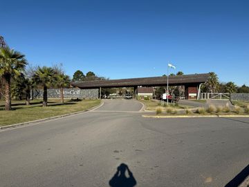 !!EXCLUSIVA CASA EN VALLE DEL GOLF | PILETA | FONDO AL GOLF | TERRENO 1500 M2!!