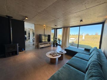 !!EXCLUSIVA CASA EN VALLE DEL GOLF | PILETA | FONDO AL GOLF | TERRENO 1500 M2!!