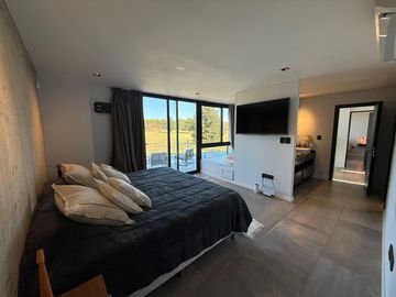 !!EXCLUSIVA CASA EN VALLE DEL GOLF | PILETA | FONDO AL GOLF | TERRENO 1500 M2!!