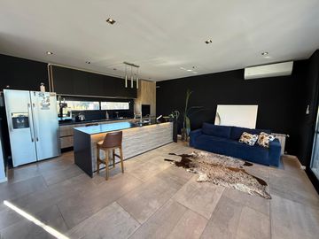!!EXCLUSIVA CASA EN VALLE DEL GOLF | PILETA | FONDO AL GOLF | TERRENO 1500 M2!!