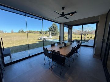 !!EXCLUSIVA CASA EN VALLE DEL GOLF | PILETA | FONDO AL GOLF | TERRENO 1500 M2!!