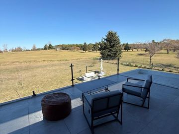 !!EXCLUSIVA CASA EN VALLE DEL GOLF | PILETA | FONDO AL GOLF | TERRENO 1500 M2!!