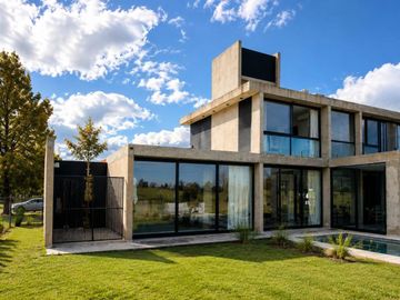 !!EXCLUSIVA CASA EN VALLE DEL GOLF | PILETA | FONDO AL GOLF | TERRENO 1500 M2!!