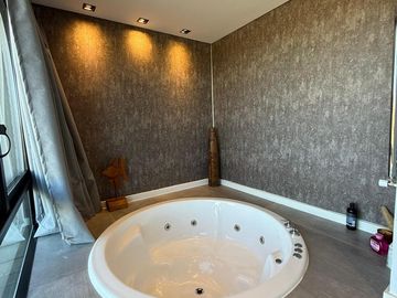 !!EXCLUSIVA CASA EN VALLE DEL GOLF | PILETA | FONDO AL GOLF | TERRENO 1500 M2!!