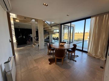 !!EXCLUSIVA CASA EN VALLE DEL GOLF | PILETA | FONDO AL GOLF | TERRENO 1500 M2!!