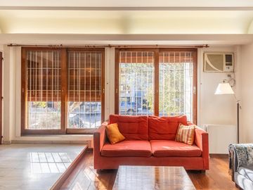 VENTA * PARQUE CHACABUCO / CABALLITO SUR * CASA LOTE PROPIO * PISCINA * 4 COCHERAS