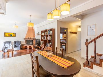VENTA * PARQUE CHACABUCO / CABALLITO SUR * CASA LOTE PROPIO * PISCINA * 4 COCHERAS