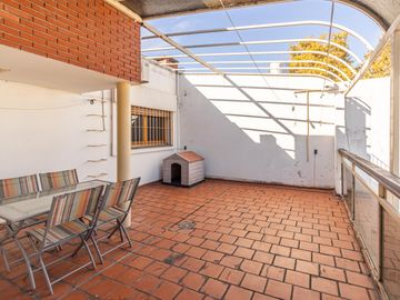 VENTA * PARQUE CHACABUCO / CABALLITO SUR * CASA LOTE PROPIO * PISCINA * 4 COCHERAS