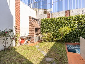 VENTA * PARQUE CHACABUCO / CABALLITO SUR * CASA LOTE PROPIO * PISCINA * 4 COCHERAS