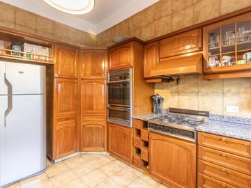 VENTA * PARQUE CHACABUCO / CABALLITO SUR * CASA LOTE PROPIO * PISCINA * 4 COCHERAS