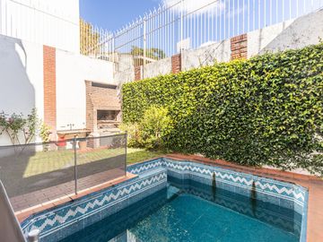 VENTA * PARQUE CHACABUCO / CABALLITO SUR * CASA LOTE PROPIO * PISCINA * 4 COCHERAS