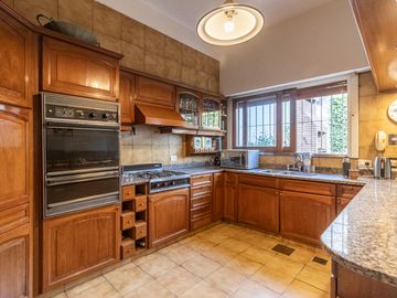 VENTA * PARQUE CHACABUCO / CABALLITO SUR * CASA LOTE PROPIO * PISCINA * 4 COCHERAS