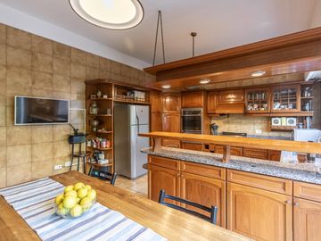 VENTA * PARQUE CHACABUCO / CABALLITO SUR * CASA LOTE PROPIO * PISCINA * 4 COCHERAS