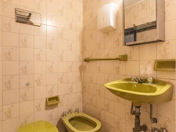 VENTA * PARQUE CHACABUCO / CABALLITO SUR * CASA LOTE PROPIO * PISCINA * 4 COCHERAS