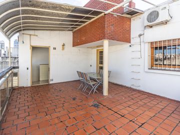 VENTA * PARQUE CHACABUCO / CABALLITO SUR * CASA LOTE PROPIO * PISCINA * 4 COCHERAS