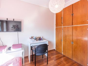 VENTA * PARQUE CHACABUCO / CABALLITO SUR * CASA LOTE PROPIO * PISCINA * 4 COCHERAS