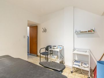 VENTA * PARQUE CHACABUCO / CABALLITO SUR * CASA LOTE PROPIO * PISCINA * 4 COCHERAS