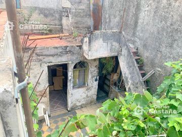 Casa en lote propio, zona R2 Ideal Dúplex o Refacción.