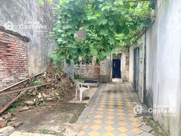 Casa en lote propio, zona R2 Ideal Dúplex o Refacción.