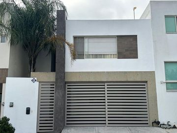Casa en Renta en Cumbres Elite, Amueblada y Equipada, Monterrey