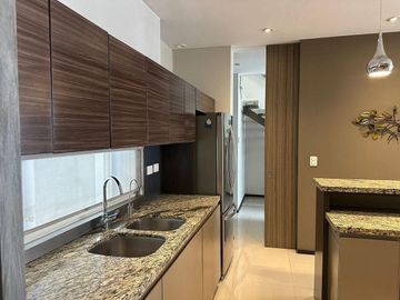 Casa en Renta en Cumbres Elite, Amueblada y Equipada, Monterrey