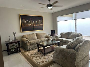Casa en Renta en Cumbres Elite, Amueblada y Equipada, Monterrey