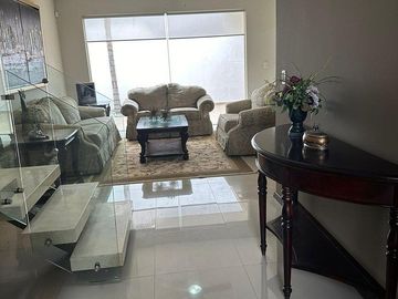 Casa en Renta en Cumbres Elite, Amueblada y Equipada, Monterrey