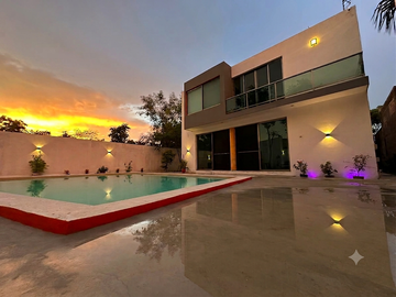 CASA EN VENTA MERIDA, CENTRO, CERCA DE AV ITZAES, ENTREGA INMEDIATA.