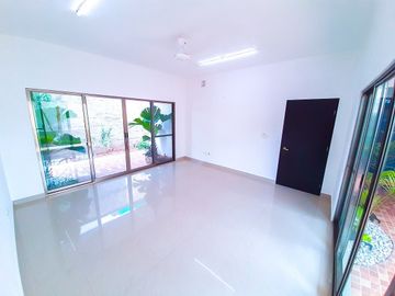 CASA EN VENTA MERIDA, CENTRO, CERCA DE AV ITZAES, ENTREGA INMEDIATA.
