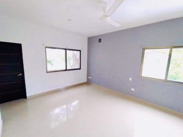 CASA EN VENTA MERIDA, CENTRO, CERCA DE AV ITZAES, ENTREGA INMEDIATA.